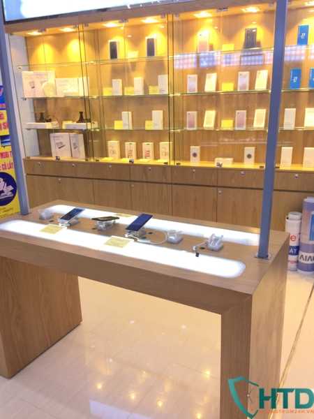 Thiết bị chống trộm điện thoại trưng bày tại mobifone