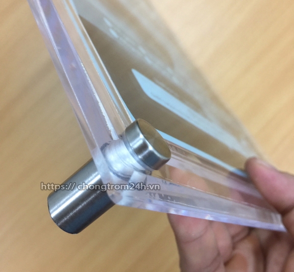 4 góc được thiết kế chân vít chắc chắn thẩm mỹ cao