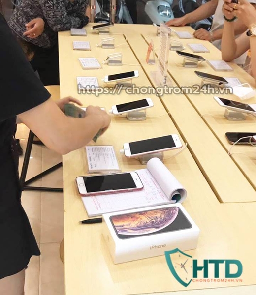chống trộm trưng bày trải nghiệm tại TÂN TÂN STORE - 112 Ô chợ dừa - HN