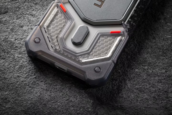 Ốp lưng UAG iPhone 18 Pro Monarch Pro Veil Collection có Magsafe