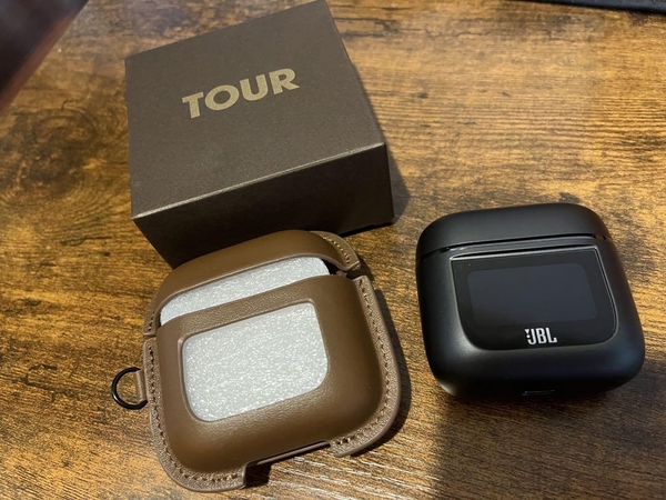 Ốp Tai Nghe JBL Tour Pro 2 Leather Case Brown