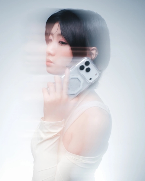 Ốp lưng IPhone 17 Pro Max SKINARMA Myst