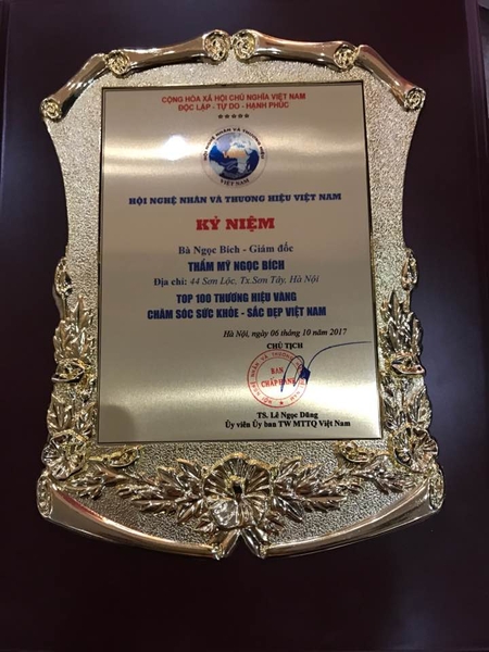 TMV Ngọc Bích nhận giải thưởng THƯƠNG HIỆU VÀNG CHĂM SÓC SẮC ĐẸP VIỆT NAM 2017 do người tiêu dùng bình chọn