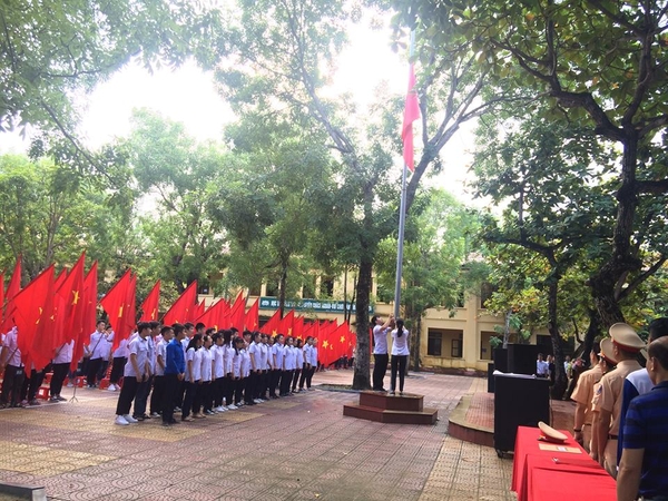 Hướng dẫn lái xe an toàn cho học sinh Trường THPT Đào Duy Từ - TP. Thanh Hóa