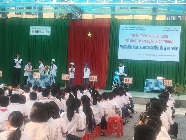 Hướng dẫn lái xe an toàn cho học sinh trường THCS Nguyễn Văn Trỗi