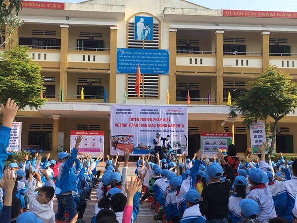 Tuyên truyền, giáo dục pháp luật về trật tự an toàn giao thông tại trường tiểu học Minh Khai 1