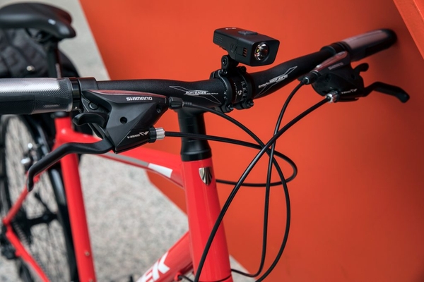 Nên mua Đèn xe đạp loại nào? Top 10 đèn pin xe đạp tốt nhất [2023]