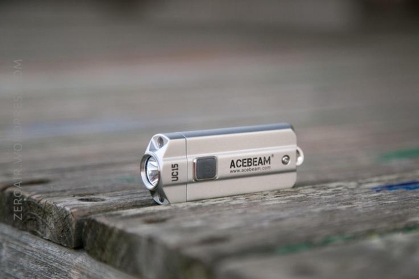 Review nhanh UC15, đèn pin móc khóa sáng nhất thế giới.