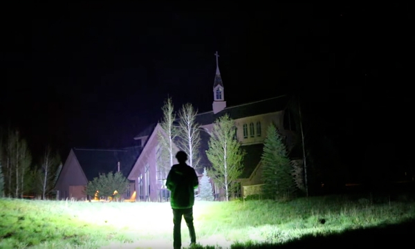 Chiếu gần, Chiếu xa hay ..kết hợp cả hai ? Đâu mới là điều bạn cần ở một chiếc đèn pin?