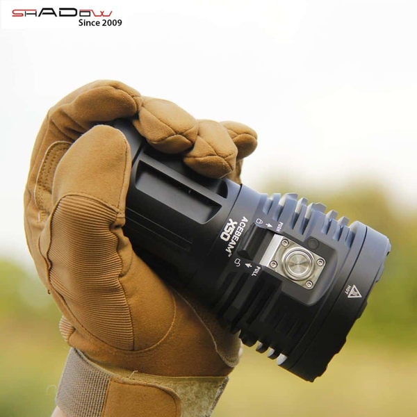 Đèn pin siêu sáng xuyên khói là gì? Đèn pin xuyên khói nào tốt?