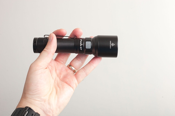 REVIEW ĐÈN PIN SIÊU SÁNG NHỎ GỌN FENIX C7