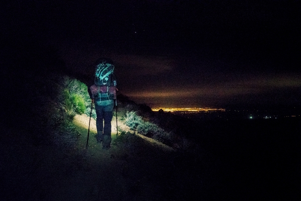 Đèn pin đi rừng loại nào tốt nhất? Cách chọn đèn pin phù hợp