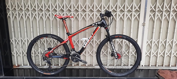 (Đã bán) MTB cacbon GIANT XTC. Nhập khẩu