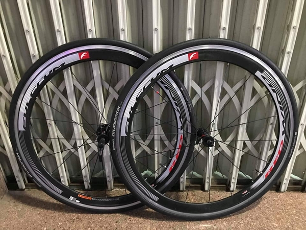 Wheelsets cacbon FULCRUM red wind . Like new 
