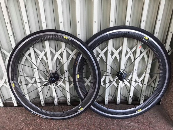 Wheelset cacbon MAVIC cosmis . Like new