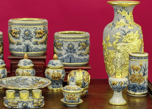 Dát vàng trên gốm sứ