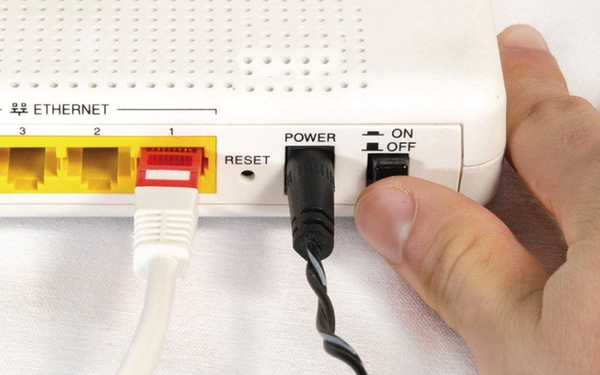Cắm lại dây nguồn cho modem