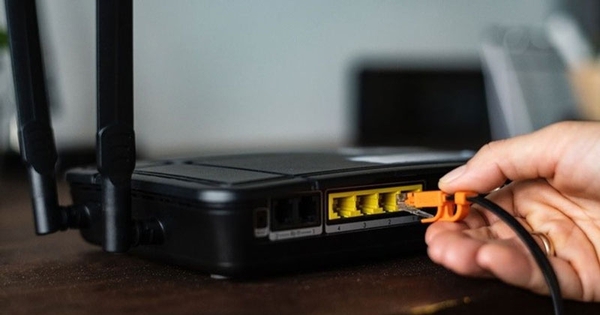 Cắm lại dây nguồn cho router