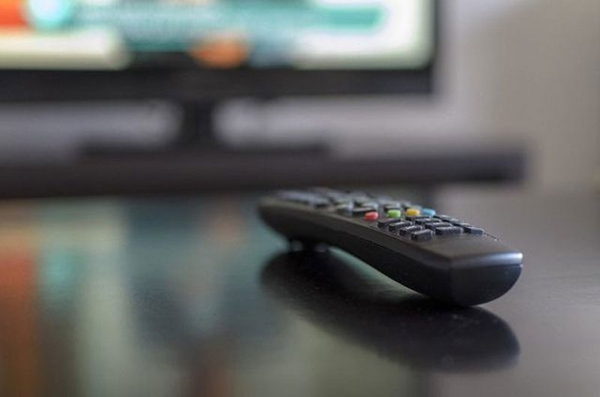 Dùng remote điều khiển từ xa để tìm ra camera bị giấu