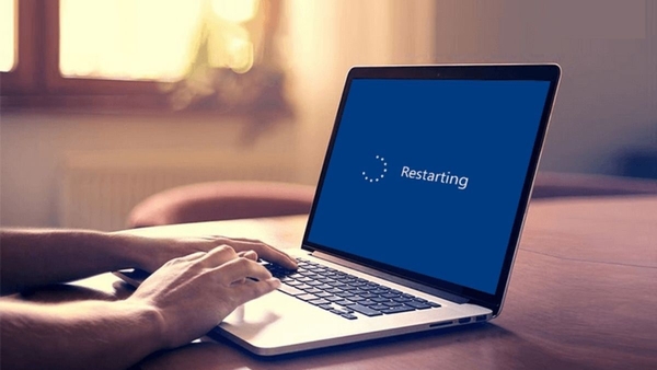 Khởi động lại laptop để khắc phục sự cố không tìm thấy thiết bị bluetooth