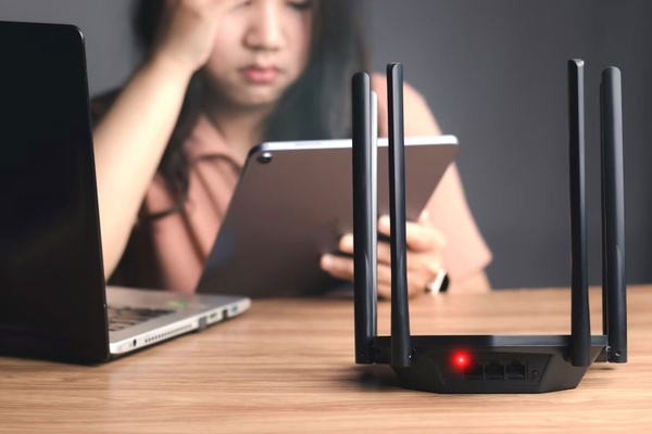 Chấm đỏ trên router cho thấy kết nối bị gián đoạn, lỗi kết nối