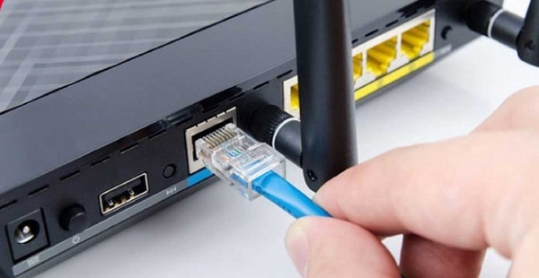 Khởi động lại router/modem để cải thiện lỗi wifi laptop bị gạch chéo đỏ