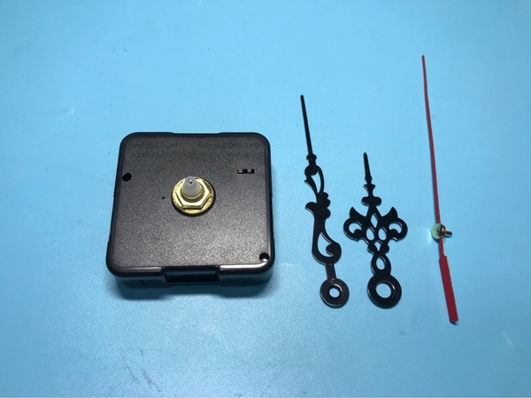 may-dong-ho-treo-tuong-kim-troi-quartz-khong-on-3-ba-kim