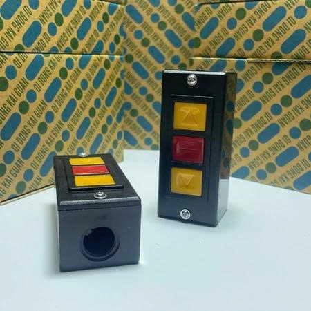 cong-tac-cua-cuon-3-nut-den