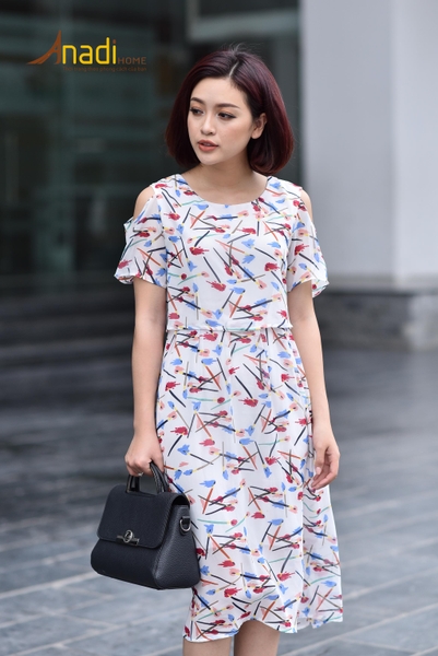 Đầm họa tiết mềm mại hở vai