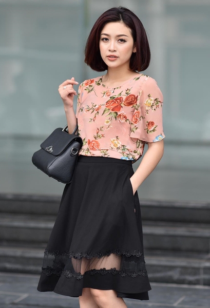 Áo họa tiết hoa cách điệu