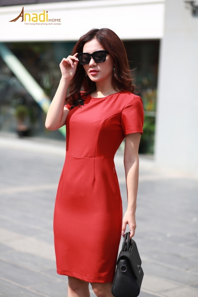 Váy ôm thêu cườm hoa - 635,000đ