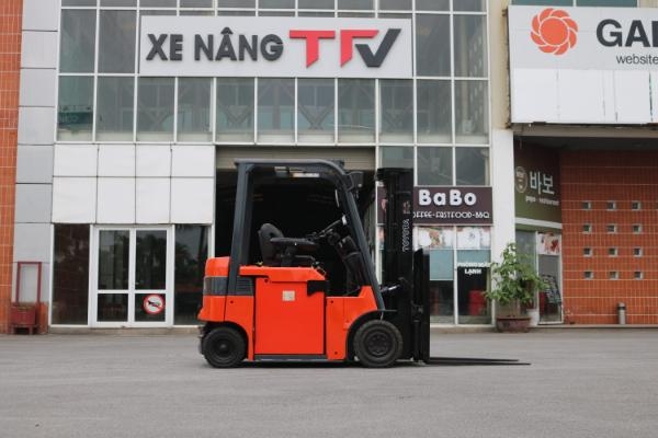 Xe nâng điện cũ 2.0 tấn Toyota 7FBMF20. Khung V3000. Sản xuất 2004. Mã XC.B20TOT47.00256