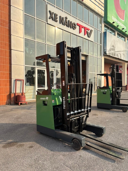 xe nâng đứng lái TFV