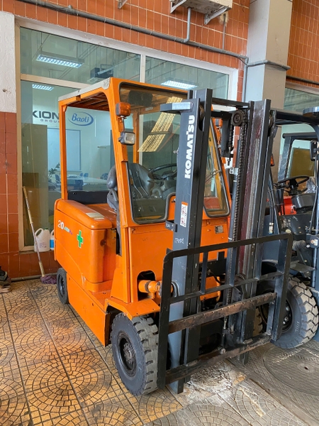 Xe nâng điện cũ hiệu Komatsu FB20EXG-11, tải trọng 2 tấn, nâng cao 3m, sx 2011. Mã XC.B20KOD45.00001
