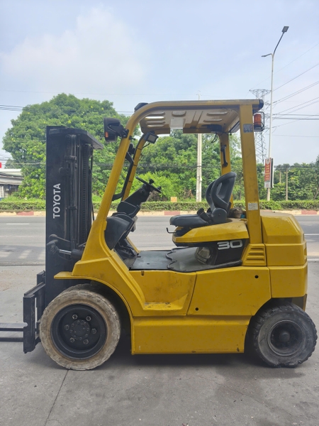 Xe nâng điện cũ Toyota 8FB30 có sẵn tại TFV