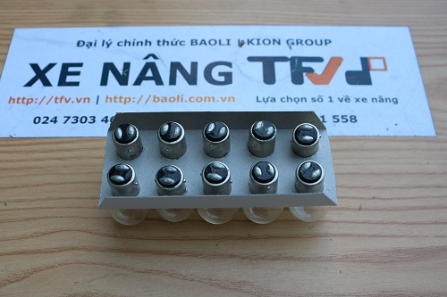 Bóng đèn dây tóc xe nâng 48V/25W hiệu Folangsi, hàng mới 100%. Mã P.00889