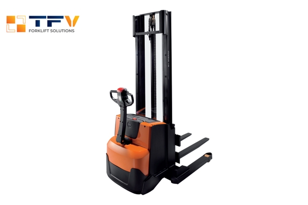 Xe nâng điện đứng lái chân rộng BT Staxio SWE120S