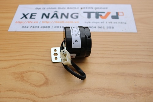 Còi lùi xe nâng model HC25952-42301, hàng mới 100%. Mã P.00357