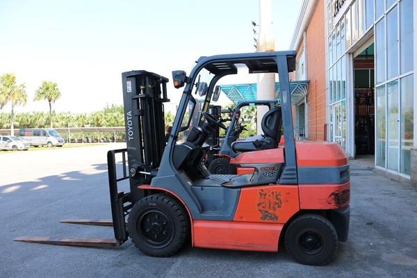 Xe nâng điện cũ 3.5 tấn Toyota 7FBJ35. Khung V3000. Sản xuất 2011. Mã XC.B35TOS30.00494