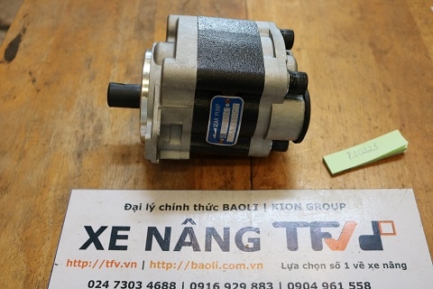 Bơm thủy lực model: 67120-26650-71, mới 100%.