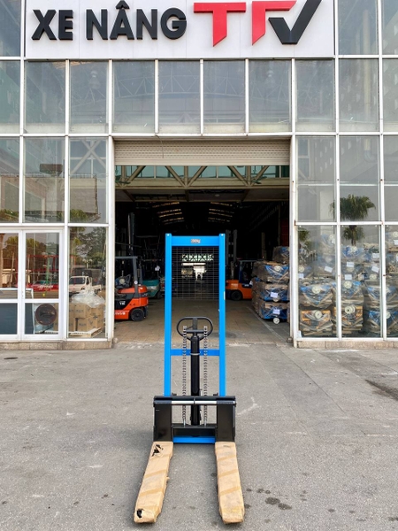 Xe nâng tay cao Interlift CTY‑E2.0T 2 tấn nâng 1,6 m