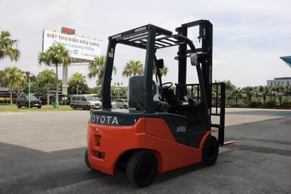 Xe nâng điện ngồi lái 3.0 tấn 8FBN30