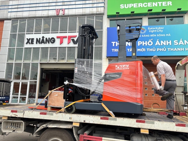 Xe nâng điện Toyota Reach Truck 1 tấn 8FBR10