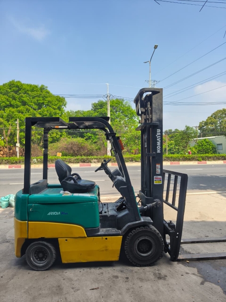 Xe nâng đã qua sử dụng, hiệu KOMATSU, Model FB25EXF-11, Serial M194-82002, chiều cao nâng 4000mm.