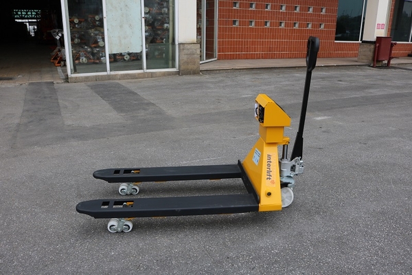 Xe nâng tay cơ gắn cân Interlift YCS2000 tải 2 tấn