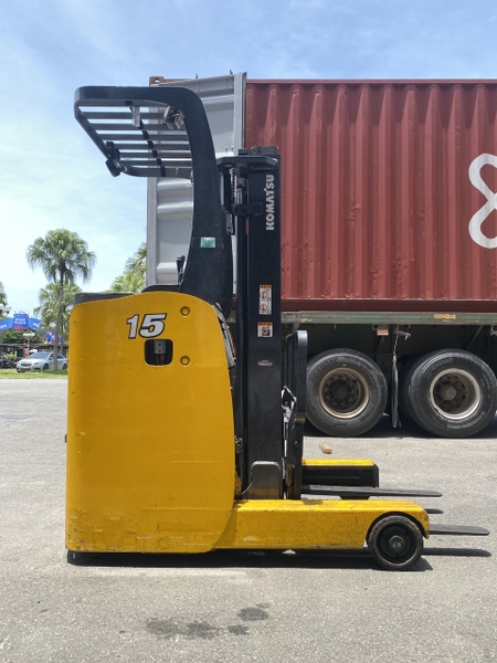 Cho thuê xe nâng điện đứng lái cũ 1.5 tấn Komatsu FB15RL-14 nâng cao 3m, 2008