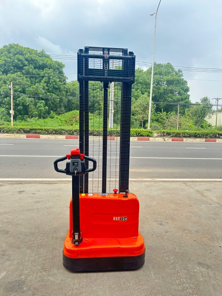 Xe nâng điện stacker 1.2 tấn Interlift EST124. Nâng cao 3.6m. Sx 2024. Mã XM.S12EPS36.00718
