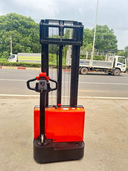 Xe nâng điện stacker 1.5 tấn Interlift EST152. Nâng cao 3m. Sx 2024. Mã XM.S15EPS30.00724