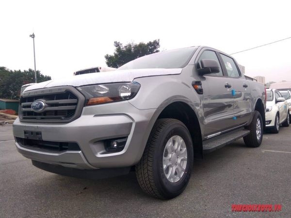 Bán tải Ford Ranger XLS 2019 màu ghi xám