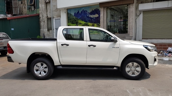 hông xe bán tải toyota hilux